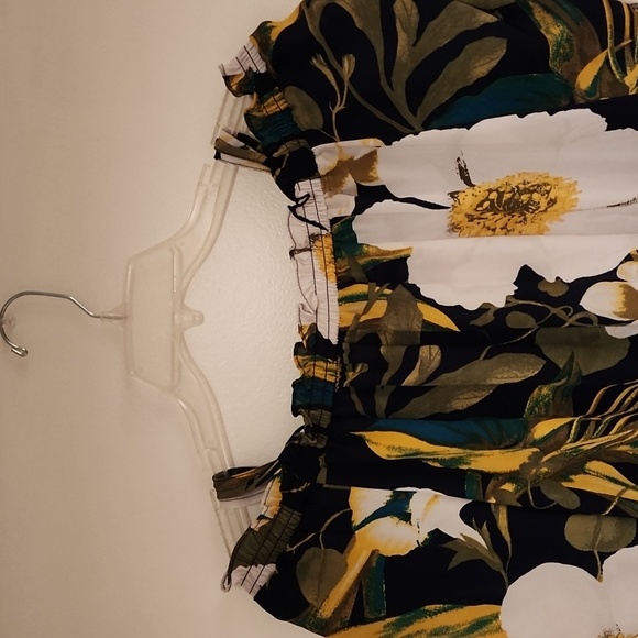 Beautiful Navy and Floral - Picture 4 of 10